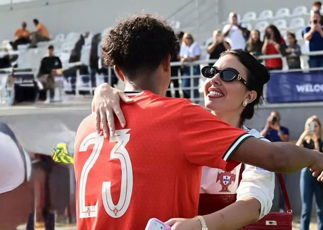 عکس| عشق جورجینا به کریستیانو جونیور