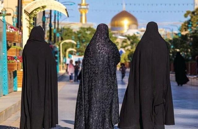 زنان چگونه در حرم امام رضا خدمتگزاری کرده‌اند؟