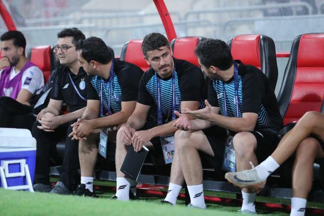 عکس| بهت کاپیتان‌های محبوب استقلال روی نیمکت