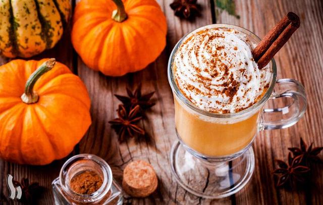 لاته پاییزی با طعم کدو و ادویه ؛ انتخاب ویژه فصل سرد