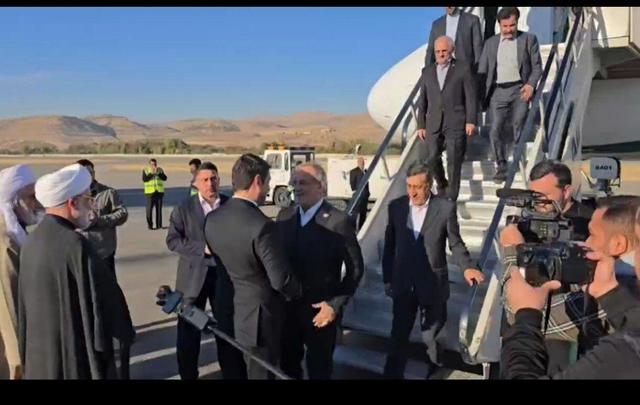 استقبال مسئولان کردستان از رئیسجمهور در فرودگاه سنندج
