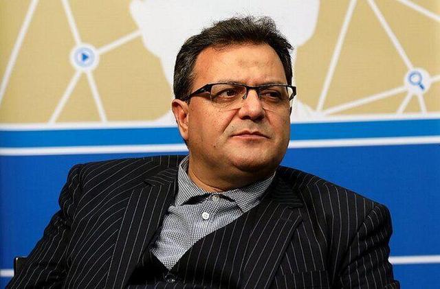 میان سکوت و گفت‌وگو