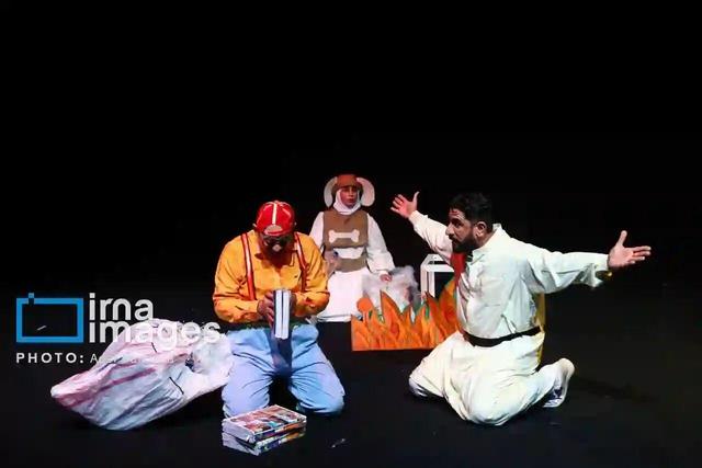 اجرای نمایش «خون برگی پاشیده بر پیکر درختان» در غرب گیلان