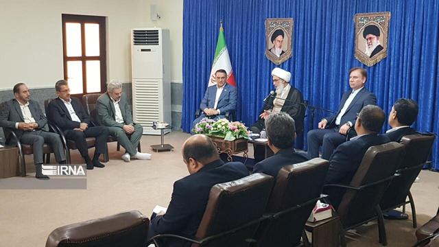 امام جمعه بوشهر خواستار جذب متخصصان بومی در پست‌های کلیدی شد