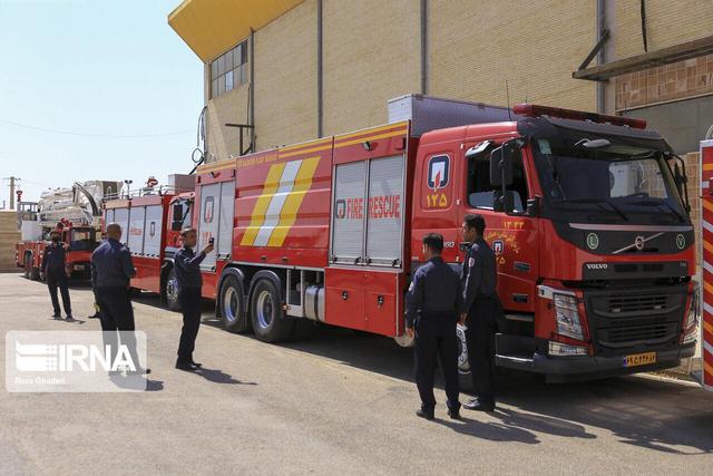 آتش نشانان زنجان ساکنان یک مجتمع مسکونی را نجات دادند