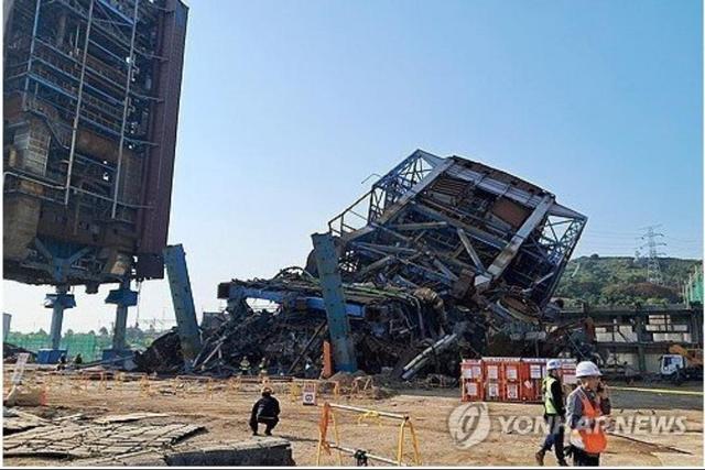 ریزش سازه‌ نیروگاه برق 6 نفر را محبوس کرد