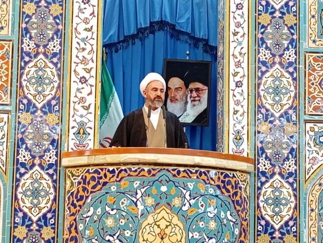 امام جمعه ایلام: قوی شدن در ابعاد نظامی، علمی و مدیریتی لازمه کشور است