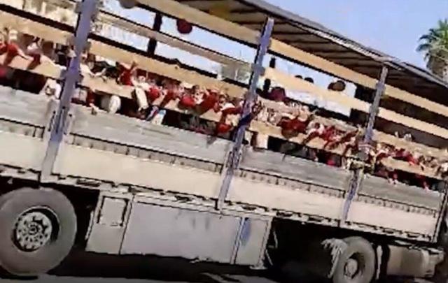 تصاویر حمل خطرناک دانش‌آموزان با کامیون! | آموزش و پرورش: تخلف شده و پرونده تشکیل دادیم + فیلم