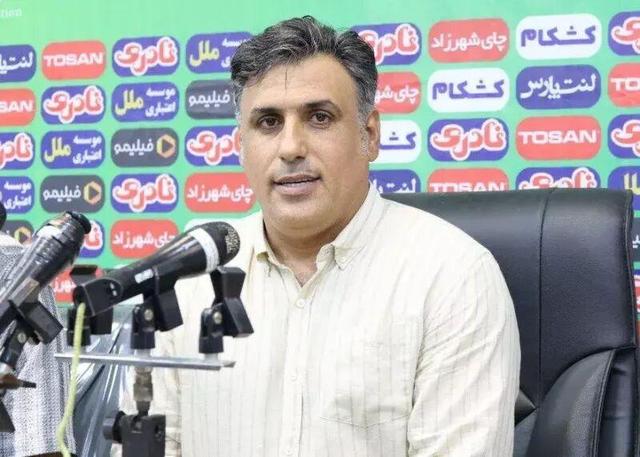 خلیفه اصل: بازیکنم ۲۰۰ هزار تومان در جیبش ندارد/ مسئولان خوزستان باید کمک کنند