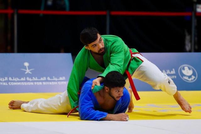 احمدزاده: طلای کشورهای اسلامی را با شکست قهرمان جهان گرفتم