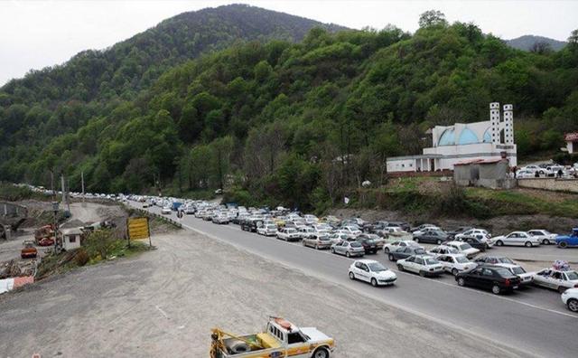 اقدام راهداری گیلان در رفع تجاوز به حریم راه محور رشت–امام‌زاده هاشم