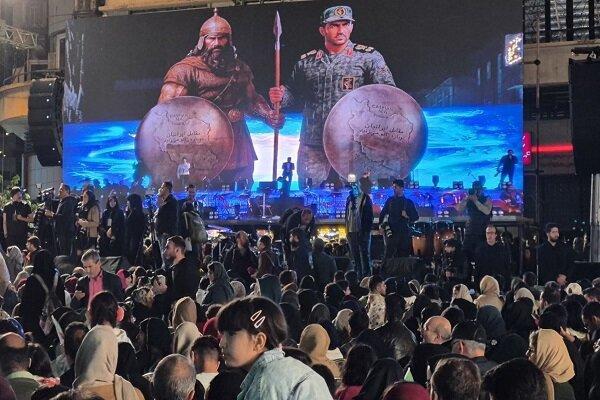 مراسم اختتامیه «در مقابل ایران دوباره زانو می‌زنید» آغاز شد