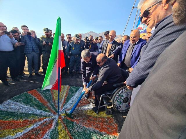 کلنگ‌زنی نیروگاه خورشیدی ۲.۵ مگاواتی باغبادران با سرمایه‌گذاری قهرمان پارالمپیک