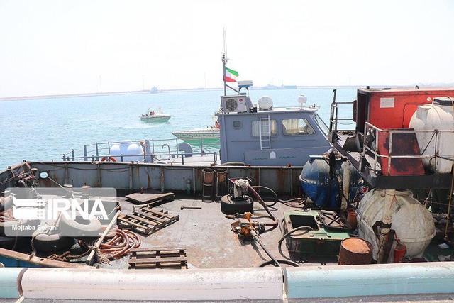 توقیف شناور حامل ۳۰ هزار لیتر سوخت قاچاق در آب‌های خلیج فارس
