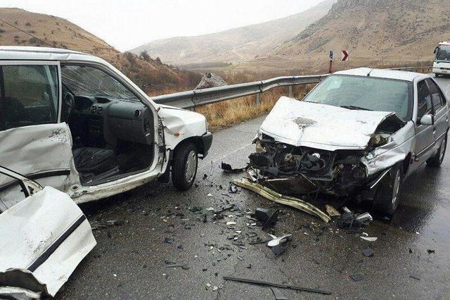 تصادف در محور نورآباد - هرسین یک کشته و ۲ زخمی برجا گذاشت