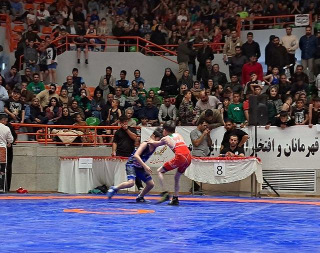 فستیوال کشتی در سالن ۲۲ گولان سنندج برگزار شد
