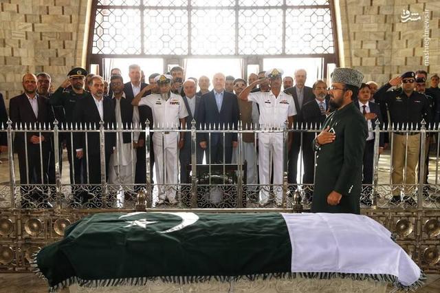 عکس/ ادای حترام قالیباف بر سر مزار محمدعلی جناح