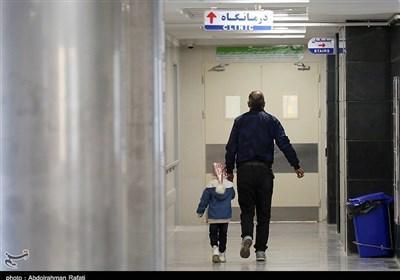 بیماران در صف نوبت‌دهی بیمارستان‌های دولتی/راهکار تامین اجتماعی برای کاهش ازدحام