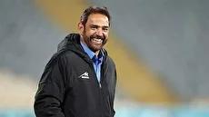 توضیحات فیروز کریمی درباره گفتن واژه آدم‌خوار به بازیکن سیاه‌پوست حریف (فیلم)