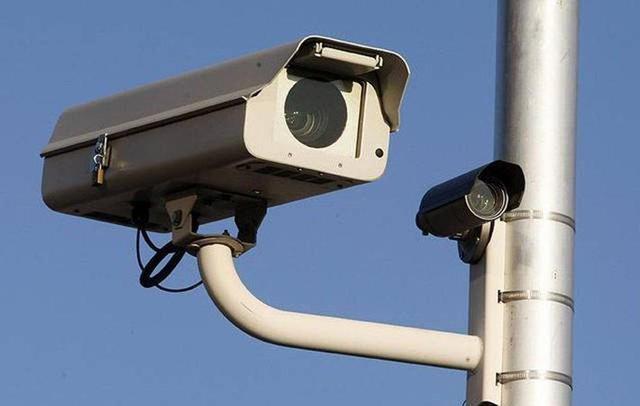 آغاز نصب چهار سامانه هوشمند کنترل سرعت در محور شریانی شیراز