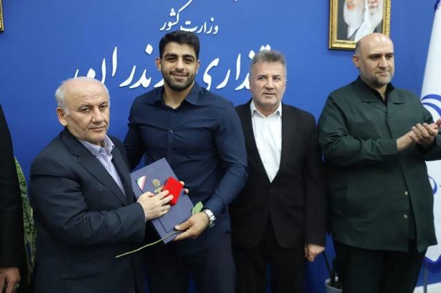 اعطای پاداش و زمین، هدیه استاندار مازندران به ه مدال‌آوران کشتی