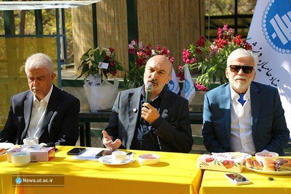 اهدای «جایزه کریم» به دانش‌آموختگان برتر حوزه فلسفه، علوم پایه و بنیادی دانشگاه تهران