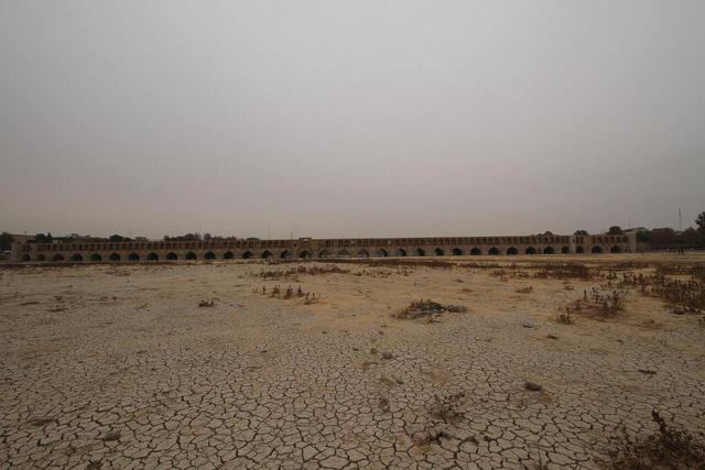 برگزاری ۲ جلسه درباره زاینده رود در شورای عالی آب | خشکی زاینده رود چه بلایی سر تهران می آورد؟