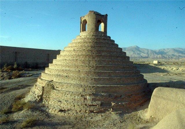 پاکسازی و ساماندهی ۱۱ آب‌انبار تاریخی کاشان