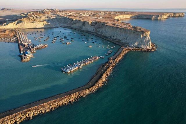 ابلاغ سیاست‌های توسعه دریامحور ودیگر هیچ !!