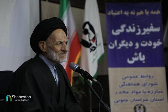 استعمار با ترور نخبگان و ترویج اعتیاد در پی نابودی جوامع اسلامی است