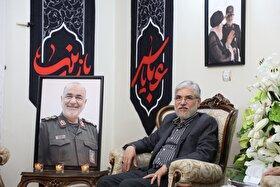 حضور وزیر علوم در منزل شهید سپهبد سلامی