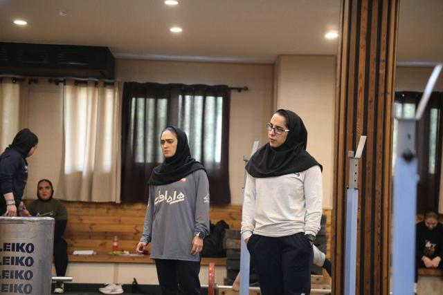 الهام حسینی: بضاعت وزنه‌برداری بانوان فعلا همین است/ کار سختی داریم