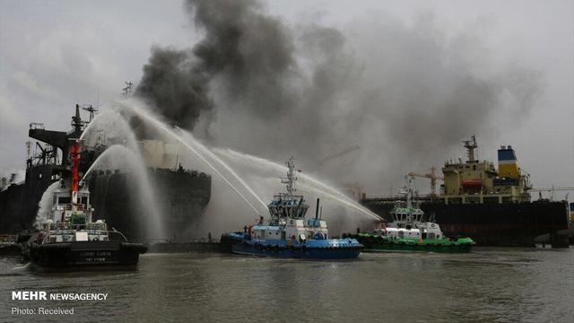 ۳ کشته در آتش‌سوزی کشتی کانتینری در مالزی