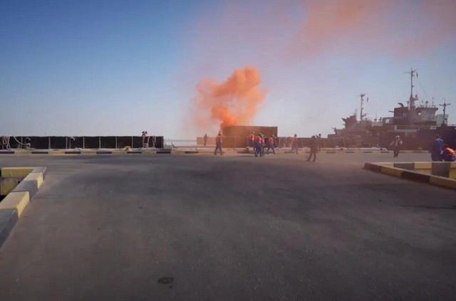 مانور اطفای حریق شناور در بوشهر