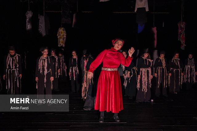 احمدی: تئاتر «شیطان پلک نمی‌زند» از دل پرونده‌های جنایی بیرون آمده است