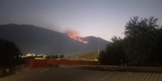 مرادی: ۴ تیم عملیاتی برای اطفای حریق جنگل‌های مرزن آباد اعزام شدند