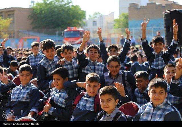 فتحی: ۵۱۰ کودک زنجانی از کلاس اول جاماندند