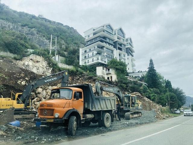 مارکوه در آغوش قانون؛ بُرج‌سازی در حریم قلعه تاریخی رامسر متوقف شد+فیلم