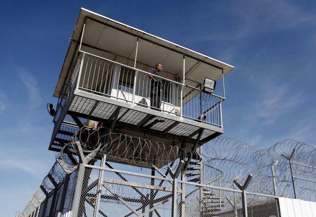 افشای دخمه‌های مرگ؛ گاردین از شکنجه زیرزمینی فلسطینی‌ها در زندان اسرائیلی پرده برداشت