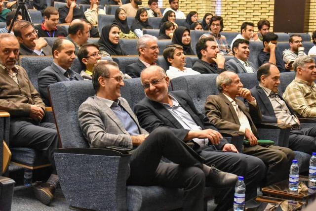 بنیاد نخبگان فارس با «جایزه شهید طاهری» از دانشجویان الکترونیک تقدیر کرد