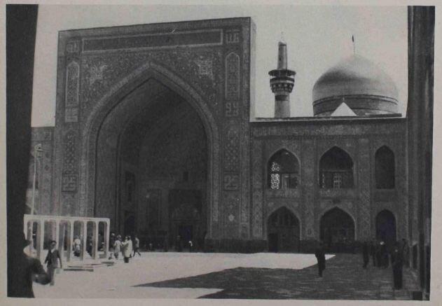 یک زن ۲٫۵ کیلو طلا از آستان قدس سرقت کرد!