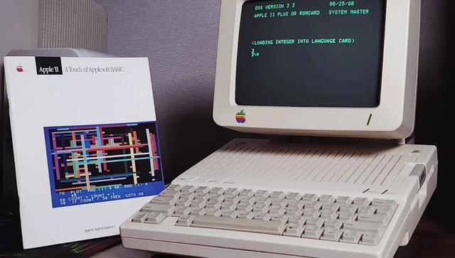 اولین کامپیوتر قابل حمل اپل (+عکس)