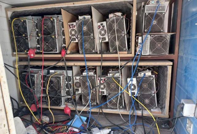 کشف ۷ دستگاه غیرمجاز رمزارز در دو منزل مسکونی در رامشیر