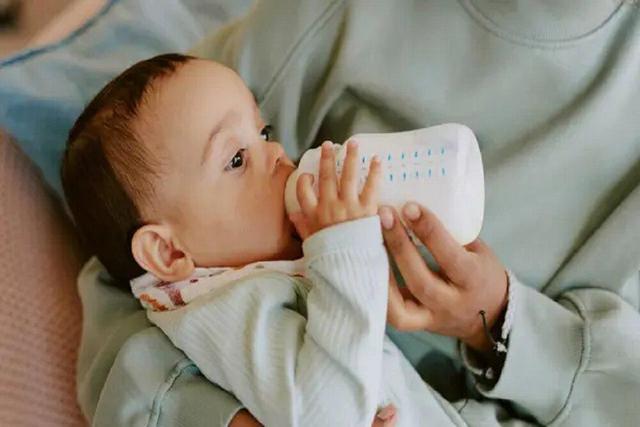 از سرگیری برنامه حمایت از «مادران دارای شیرخوار»/ فشار مراقبتی بر سر مادران دارای چندقلو