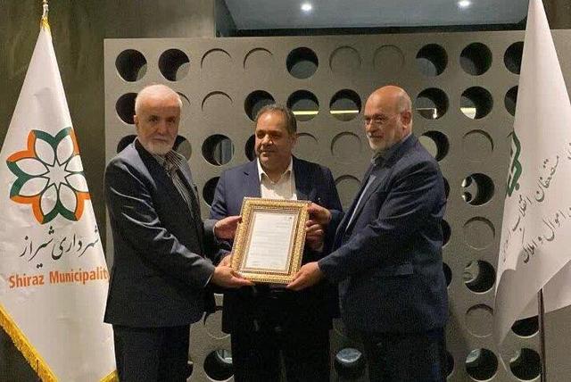 دارایی‌های ملی باید در خدمت مردم قرار گیرند/ جهش سرانه فضای سبز شیراز