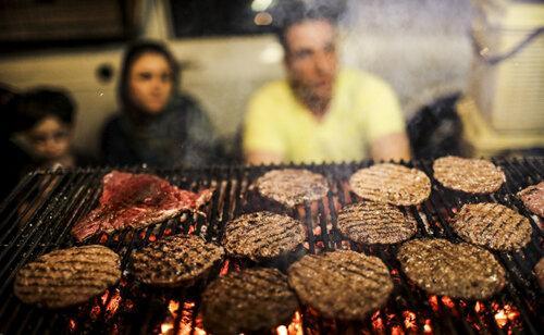 خوردن در خیابان، قمار با سلامت؛ وقتی غذای خیابانی سلامت را می‌بلعد!