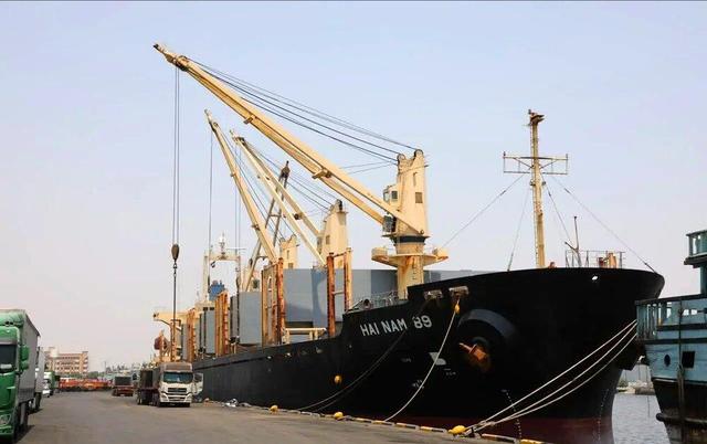 رشد ۴۶ درصدی عملیات تخلیه و بارگیری کالا در بنادر شهید باهنر و شرق هرمزگان