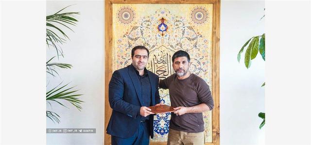 مرد جنجالی بدنسازی در کشتی پست گرفت