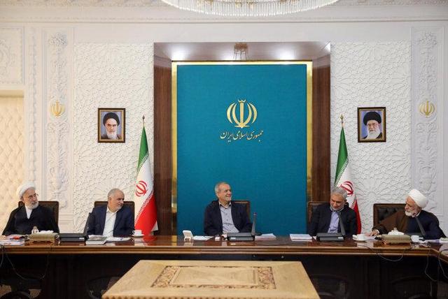 پزشکیان: مصداق ضربالمثل «سنگ بزرگ علامت نزدن است» را باور دارم/ ماموریتهای دستگاهها دراجرای قانون با اولویت و زمانبندی ابلاغ شود