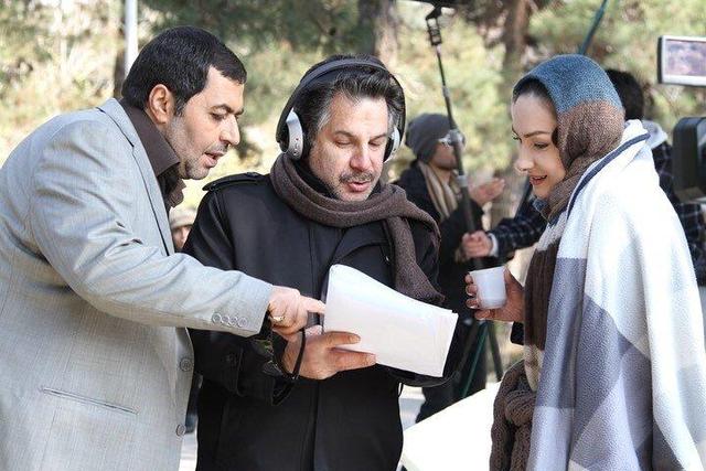 کارگردان مطرح سینما: پشت گوشتان را دیدید رفتن جمهوری اسلامی را هم می‌بینید | ربع پهلوی شلوارش را هم نمی‌تواند بالا بکشد |‌ ببینید